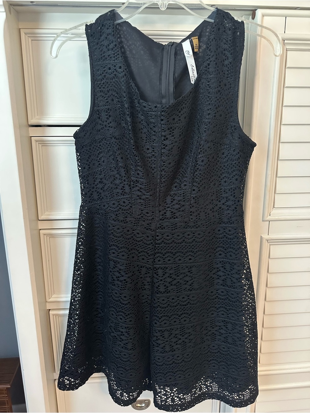 NY Collection Black Sleeveless Lace Mini Dress  (M Petite)